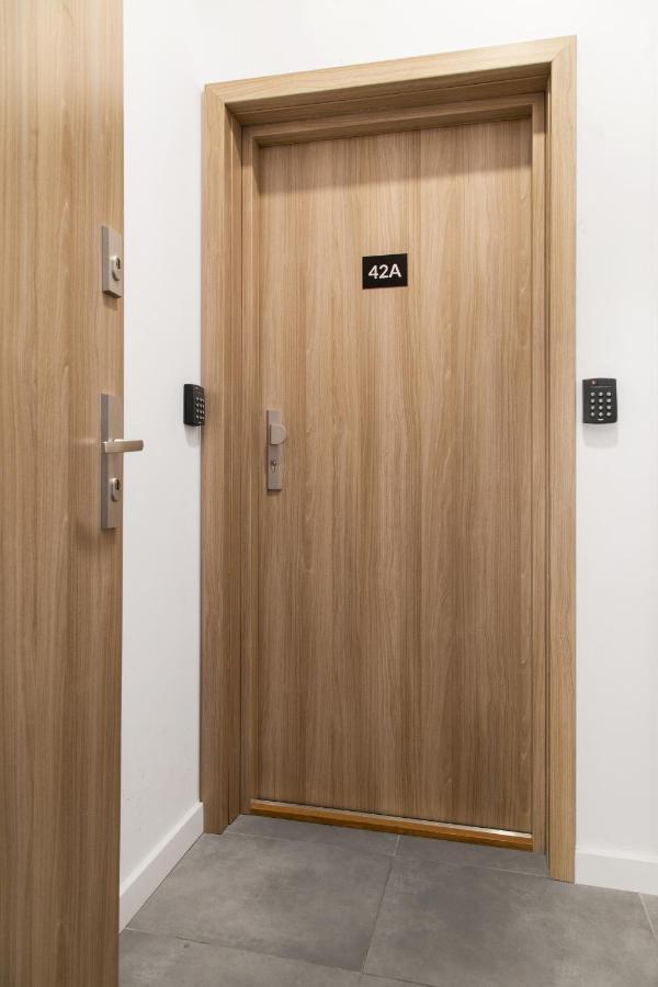 Househost Apartament: Ul. Miodowa 42/42A คราคูฟ ภายนอก รูปภาพ
